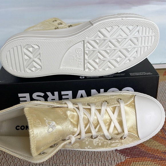 Converse WMNS CTAS A06829C
CTAS LIFT HI
LEMON DROP/VINTAGE WHITE/EGRET
Platforms - Picture 4 of 16